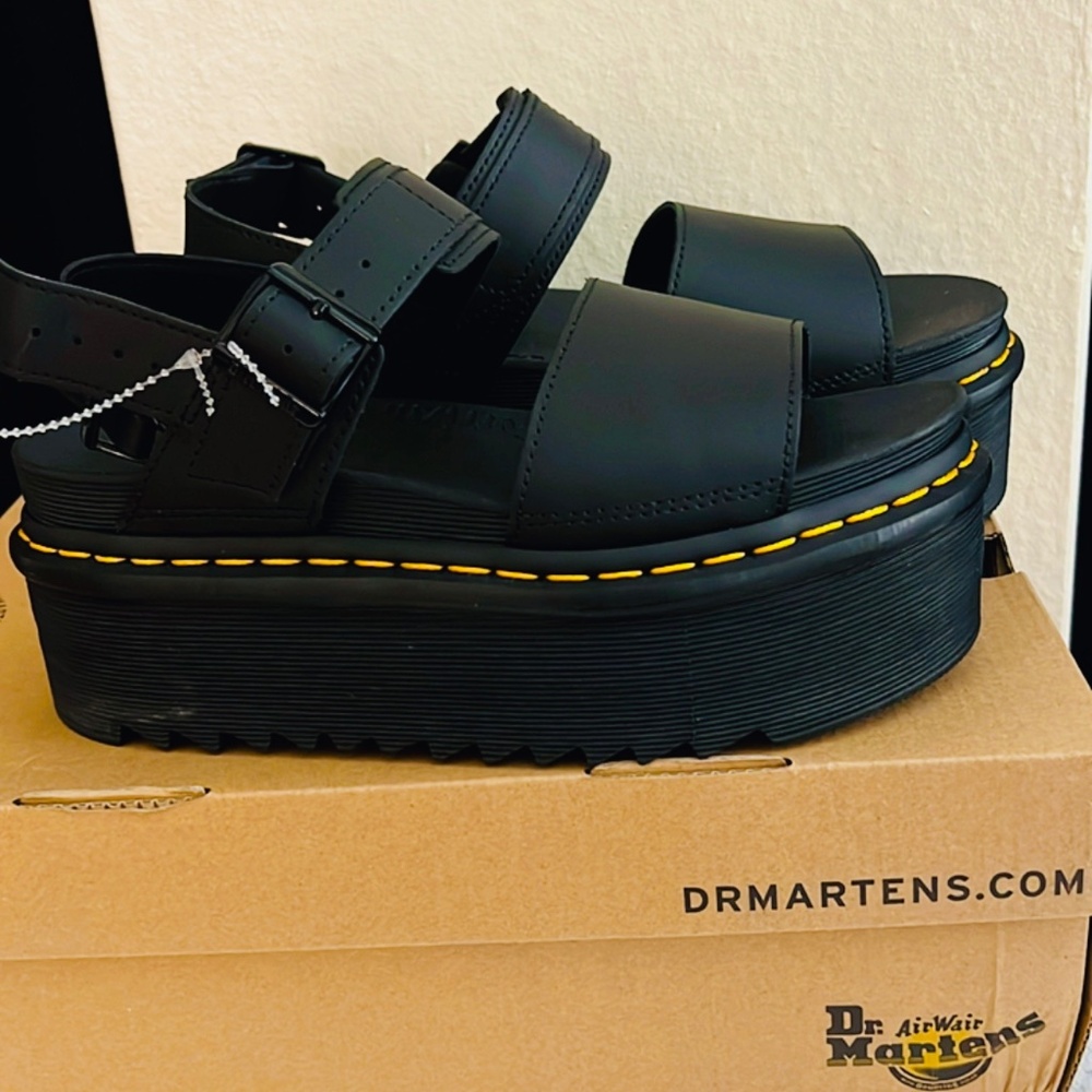 Dr AIRWAIR MARTENS VOSS WOMEN'S LEATHER STRAP PLATFORM SANDALS